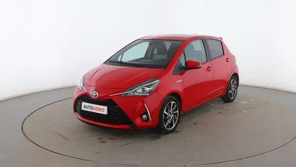 Usado Toyota Yaris Hybrid 101 CV (74 kW) 2020 Rojo Utilitario