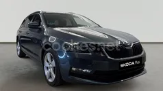 Gris Usado 2019 Skoda Octavia Ambition Familiar | 12.500 € (Precio justo)