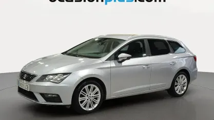 Usado Seat Leon XCELLENCE 150 CV (110 kW) 2019 Gris plata Monovolumen