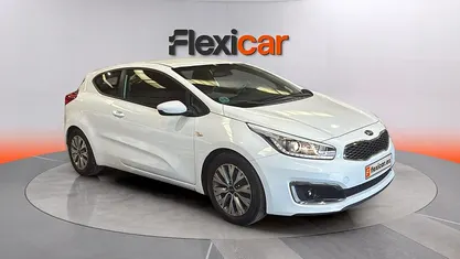 Usado Kia Ceed 120 CV (88 kW) 2018 Blanco Utilitario