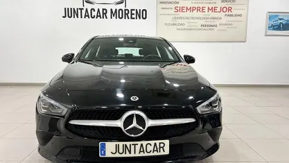 Usado Mercedes CLA200 136 CV (100 kW) 2020 Negro Familiar