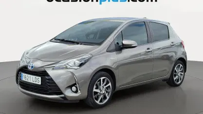 Usado Toyota Yaris Hybrid 100 CV (73 kW) 2020 Gris Utilitario