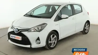 Używany Toyota Yaris Hybrid Active 101 KM (74 kW) 2015 Biały Sedan/Limuzyna
