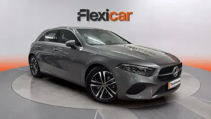 Używany Mercedes A180 136 KM (100 kW) 2025 Szary Sedan/Limuzyna