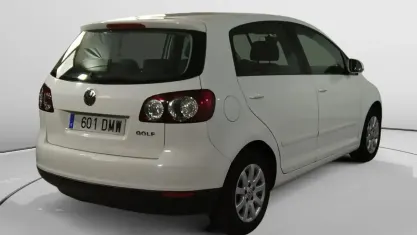 Second-hand VW Golf IV Highline 116 CP (85 kW) 2005 Alb Hatchback