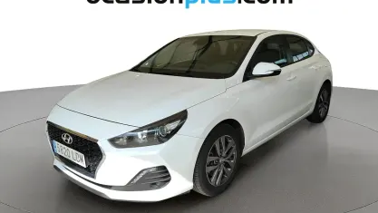 Begagnad Hyundai i30 120 HK (88 kW) 2019 Vit Sedan
