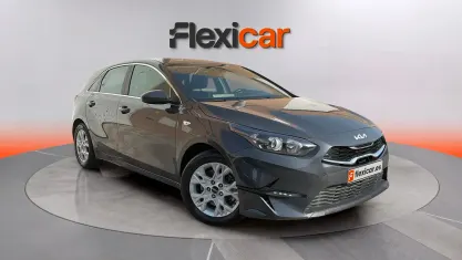 Usado Kia Ceed 136 CV (100 kW) 2023 Amarillo Utilitario