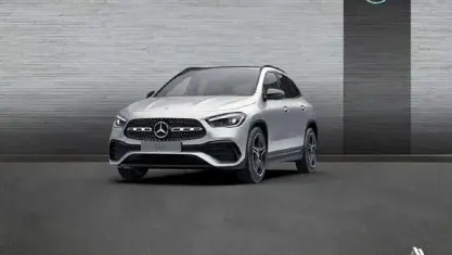 Usado Mercedes GLA200 150 CV (110 kW) 2023 Plata iridio SUV