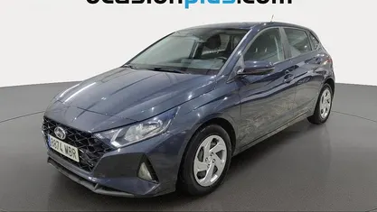 Usado Hyundai i20 101 CV (74 kW) 2022 Gris Utilitario