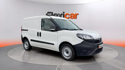 Usado Fiat Doblò Easy 120 CV (88 kW) 2018 Blanco Monovolumen