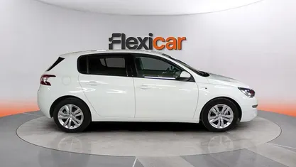 Usado Peugeot 308 Active 99 HP (72 kW) 2017 Sedan