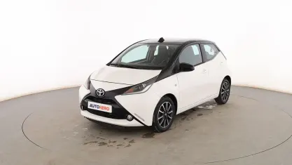 Usado Toyota Aygo X-play 70 CV (51 kW) 2016 Blanco Utilitario