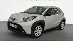 Gris Usado 2024 Toyota Aygo Play Utilitario | 13.864 € (Precio justo)