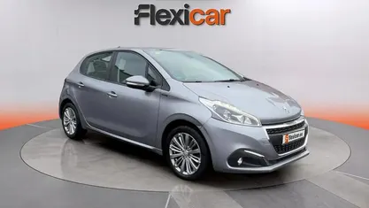 Usado Peugeot 208 Signature Sky 83 CV (61 kW) 2018 Gris Utilitario