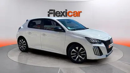 Usado Peugeot 208 Active 102 CV (75 kW) 2024 Blanco Utilitario