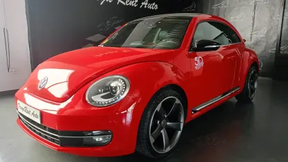 Usado VW Beetle 105 CV (77 kW) 2012 Rojo Utilitario