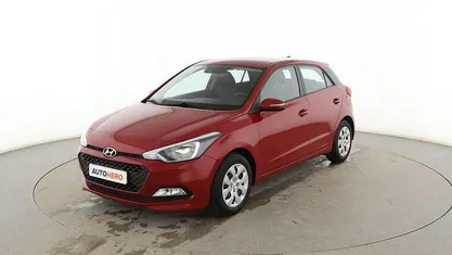Usado Hyundai i20 85 CV (62 kW) 2018 Rojo Berlina