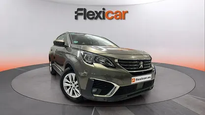 Usado Peugeot 5008 Style 120 CV (88 kW) 2017 Monovolumen