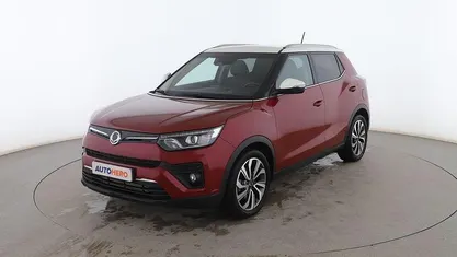 Rojo Usado 2022 Ssangyong (KGM) Tivoli Limited SUV | 17.199 € (Precio justo)