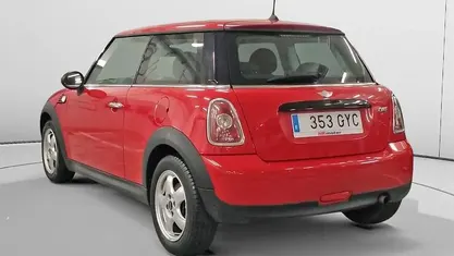 Käytetty Mini ONE 75 HP (55 kW) 2010 Punainen Viistoperä