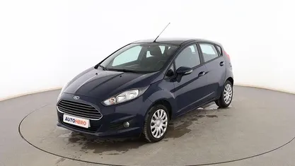 Usado Ford Fiesta Trend 82 CV (60 kW) 2015 Azul Berlina