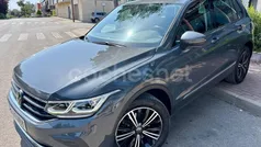 Gris / plata Usado 2022 VW Tiguan Life SUV | 27.999 € (Precio justo)
