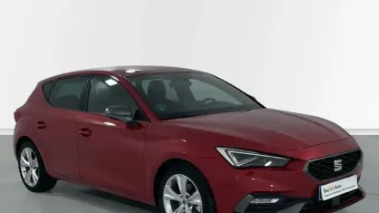 Usado Seat Leon FR 116 HP (85 kW) 2025 Vermelho Sedan