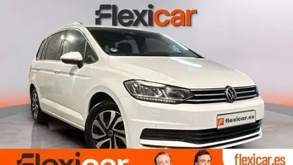 Usado VW Touran Advance 150 CV (110 kW) 2023 Blanco Monovolumen