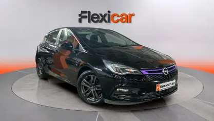 Usado Opel Astra S 110 CV (80 kW) 2019 Negro Berlina