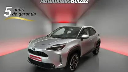 Usado Toyota Yaris Hybrid Style 116 CV (85 kW) 2024 Gris Pickup/Camioneta
