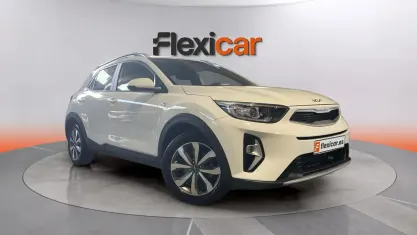Usado Kia Stonic 101 CV (74 kW) 2021 Blanco SUV