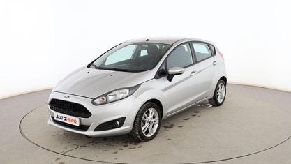 Usado Ford Fiesta Trend 82 HP (60 kW) 2017 Cinzento Sedan