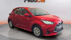 Usado 2023 Toyota Yaris Hybrid Active Berlina | 16.990 € (Super precio)