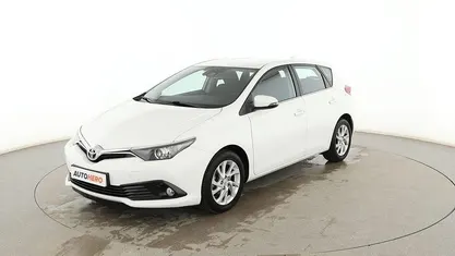 Blanco Usado 2017 Toyota Auris Active Berlina | 14.099 € (Precio justo)
