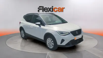 Usado Seat Arona Style 110 CV (80 kW) 2023 Blanco SUV