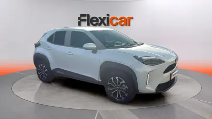 Usado Toyota Yaris Active 116 CV (85 kW) 2022 Blanco Utilitario