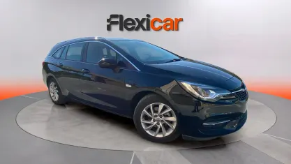 Usado Opel Astra Elegance 145 CV (106 kW) 2020 Negro Familiar