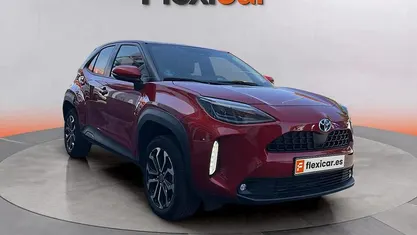 Usado Toyota Yaris Hybrid Active 116 CV (85 kW) 2024 Rojo
