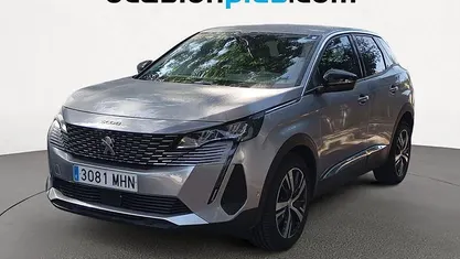 Usado Peugeot 3008 Allure 131 CV (96 kW) 2023 Gris SUV