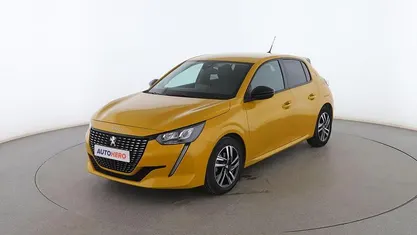 Usado Peugeot 208 Allure 101 CV (74 kW) 2022 Amarillo Utilitario