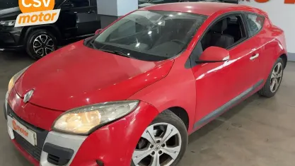 Usado Renault Mégane III Expression 105 CV (77 kW) 2009 Rojo Berlina