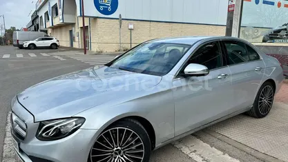Usado Mercedes E220 194 CV (142 kW) 2017 Gris selenita (metalizado) Berlina