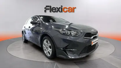 Usado Kia Ceed 136 CV (100 kW) 2023 Blanco Utilitario