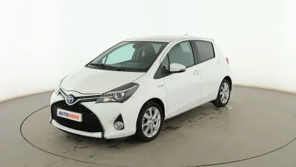 Usado Toyota Yaris Hybrid Advance 101 CV (74 kW) 2017 Blanco Berlina