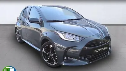 Usado Toyota Yaris Style 120 CV (88 kW) 2025 Verde Utilitario