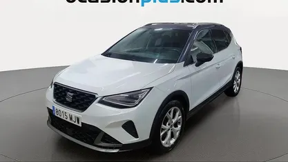 Usado Seat Arona FR 150 CV (110 kW) 2023 Blanco SUV
