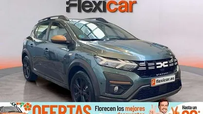 Usado Dacia Sandero Expression 101 CV (74 kW) 2023 Verde Utilitario
