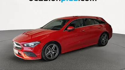 Usado Mercedes CLA220 Shooting Brake AMG 190 CV (139 kW) 2019 Rojo Familiar