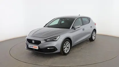 Usado Seat Leon Style 131 CV (96 kW) 2021 Gris Utilitario