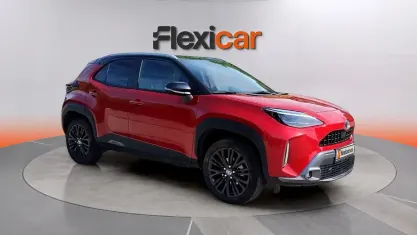 Usado Toyota Yaris 116 CV (85 kW) 2022 Rojo Utilitario
